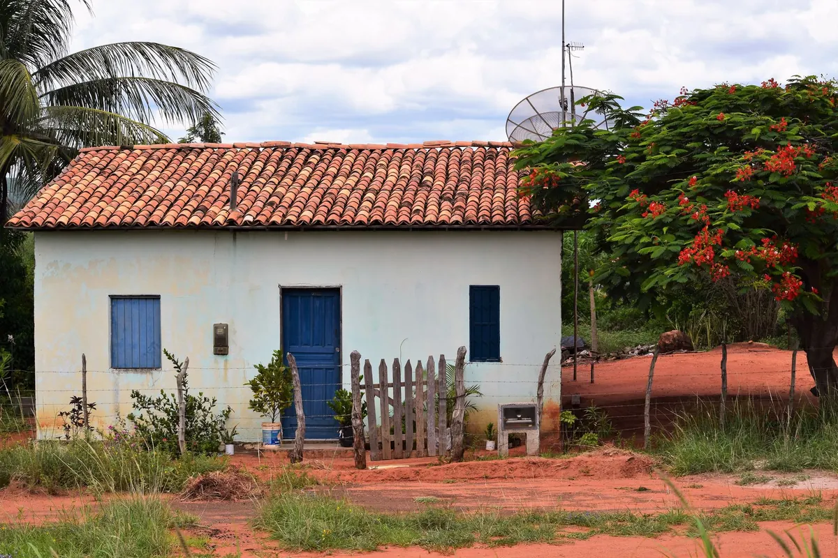Satellite vs. Fixed Wireless vs. Fiber Internet in the Country: A Cost and Speed Comparison